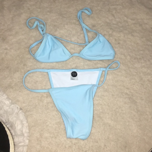 Blue bikini - Picture 4 of 4